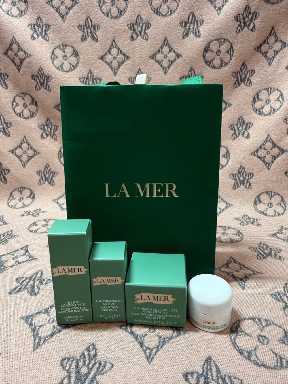La Mer Skincare Set of 4 minis w/ shopping bag